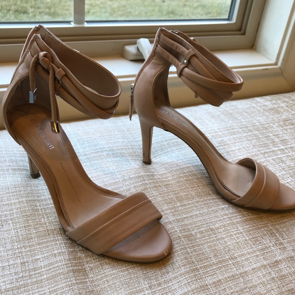 Gianni Bini nude heels